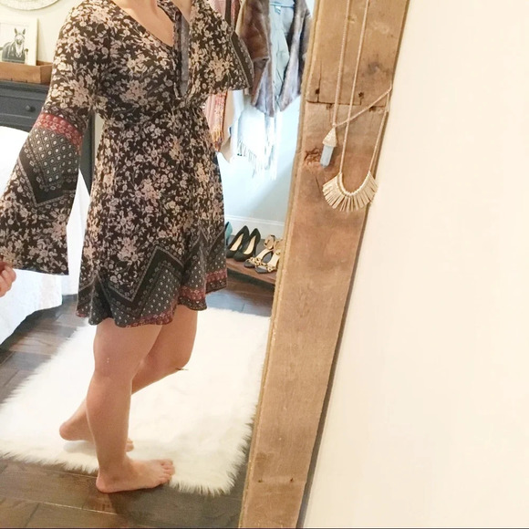 XHILARATION small boho bell sleeve floral dress - Picture 3 of 6